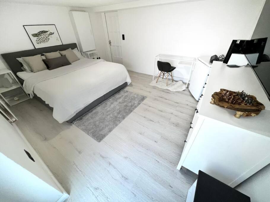 2 Mit Gemutlichen Kingsizebett Und 58'tv * Hannover